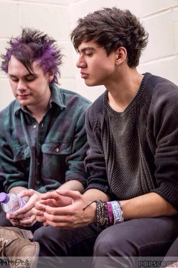 Calum5SOS tweet picture