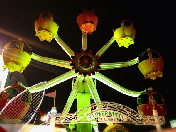 猫道 猫道一家 蒲田 東急プラザの屋上遊園地 最終営業日に行ってきた 雨の中 観覧車の幕引きに立ち会う 観覧車から見えた景色は何でもないサグな街だったけど とても得難い時間だった 集まった地元の人たちの想いみたいなもんが感じられ しんみり