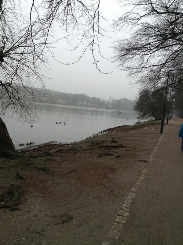 Isaisabest's tweet photo. Att gå på promenad sägs vara hälsosam men man dör på vägen http://t.co/Mh0b3XzkjS