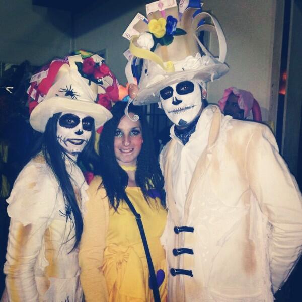 MeryRodri97's tweet photo. Sábado de carnavales con @NaNe_IC y @Jessi_neto ahora si! Jajajaj ♥ http://t.co/e1scUsFWvz