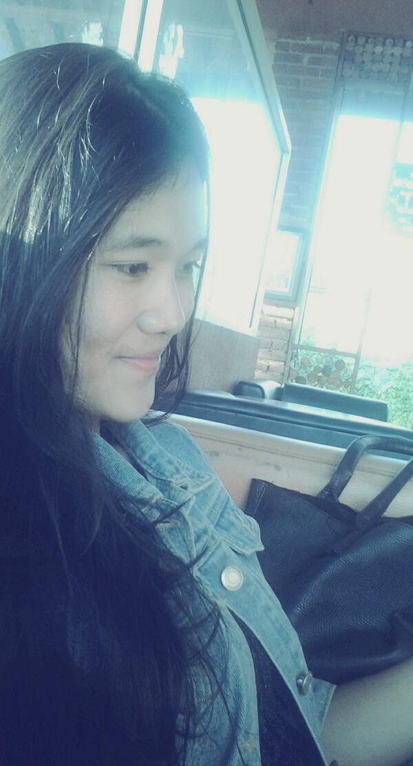 chikitaglowini's tweet photo. Memandangimu"@klinsmaaann: Ngapain bro @chikitaglowini http://t.co/0caLSQe5Xp"