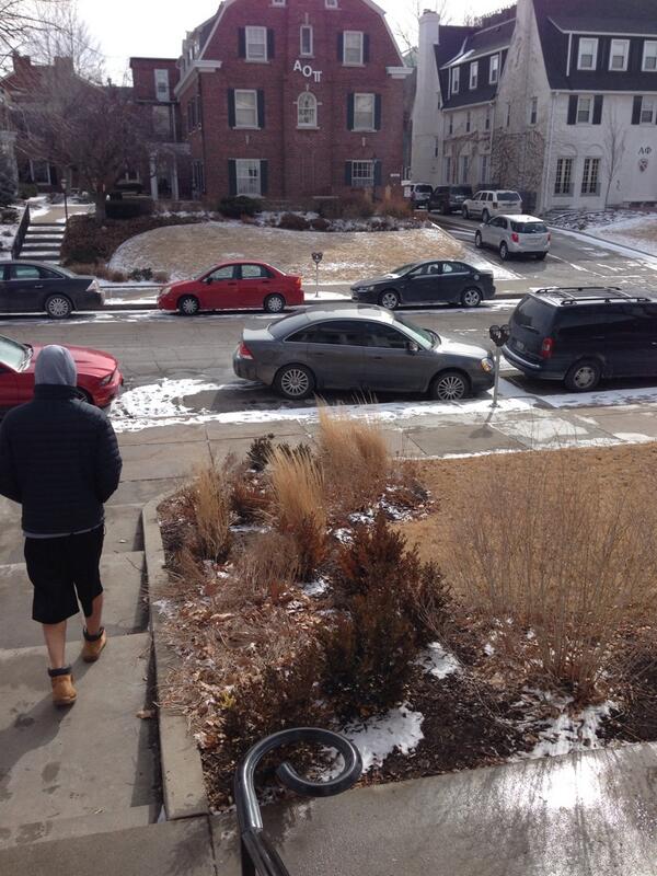 This Theta can't park. #CanIHelpYou