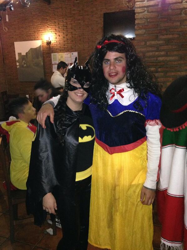 samum29's tweet photo. @Irenega06 peazo de noche que pase cn esta individua jajaja tk Batman http://t.co/8TL1KVjW4c