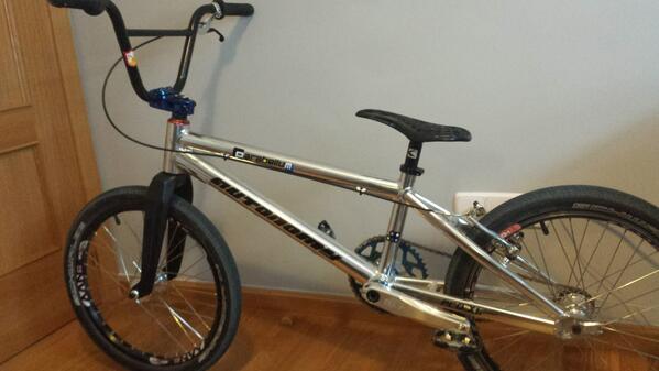 AutonomyBikes's tweet photo. Test the new forks #readybmx Murcia next week. http://t.co/MXGrncVYSN