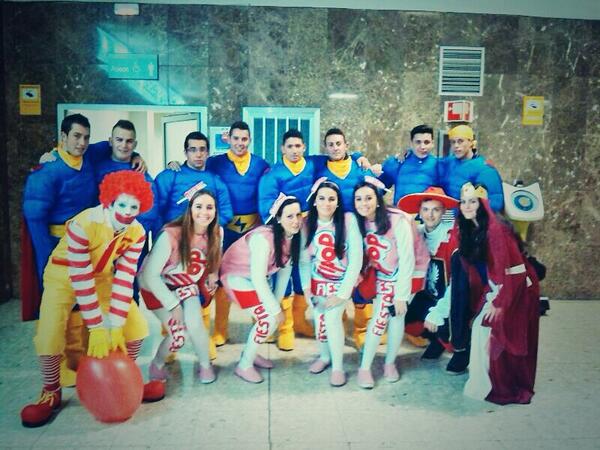 lorenaMB8's tweet photo. Los mafi de carnavaleo!! @GemaLelis @Mariajosemb22 @marinacp22 @antonioSE92 @josefbg93 @JorgeFernande84 @DiegoMenayo http://t.co/SBJ1KDkHey