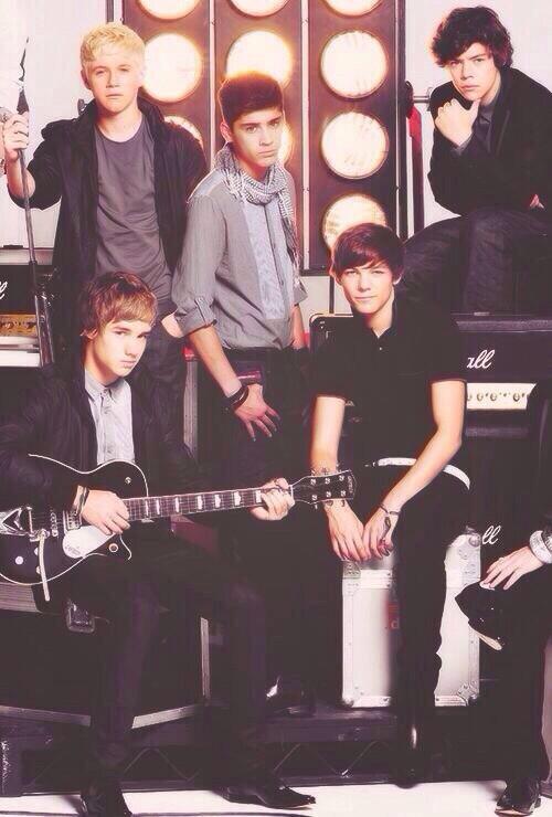 NOT KIDDING BUT THE BOYS ARE LOOSING

WE NEED TO VOTE FOR THEM LIKE IN THE OLD TIME

#VoteUKDirectioners #KCA