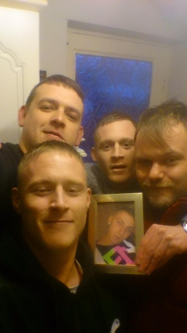 Jackfarlel's tweet photo. You will always be wiv uz bro http://t.co/xe83aZHsj6