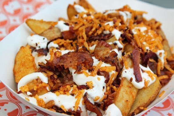 FewdPoarn's tweet photo. Loaded Potato Wedges topped with Bacon, Cheddar Cheese and Sour Cream #fewdpoarn #foodporn http://t.co/usJffL5D1S