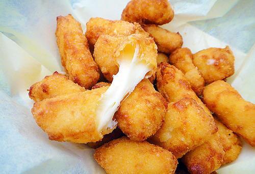 FewdPoarn's tweet photo. Mozzarella Sticks #fewdpoarn #foodporn http://t.co/nlA1XIQtyY