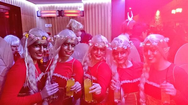 Marta_Argueta's tweet photo. Carnaval 2014!  Sábado noche @Anitaburbujita @asmartha13 @IsabelCorts3 @MerinoMamen Osq http://t.co/gvxtWY0hLT