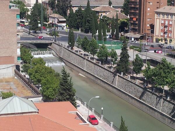 josele429's tweet image. Con los sitios tan bonitos qe tenemos en andalucia i la jente ba a ver monumentos fuera