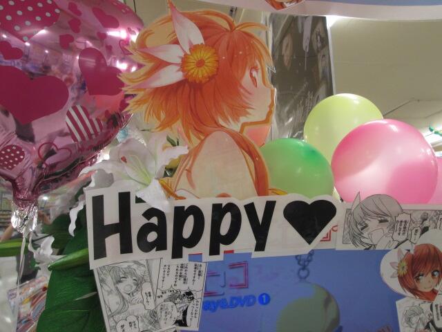 アニメイト熊本 本日はニセコイのヒロイン マリーこと 橘万里花 の誕生日ですクマ そして 今週号のニセコイ のカラー扉絵もマリー ストーリーもマリーメイン回 そしてそして 3 4発売の新刊 巻表紙もマリー となってます 扉絵があまりに可愛いかっ