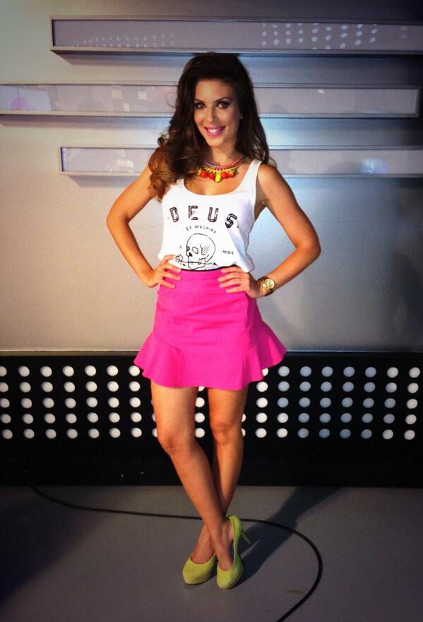 Look en @vivalatardeok by  <a href="/UccelloCalzados/">Uccello Calzados</a> yellow shoes <a href="/LasPochisok/">Las Pochis</a> deus reme y <a href="/alomejorcarlota/">A lo mejor Carlota</a> fruits 🍓🍇🍒