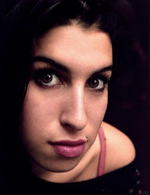 Günün şarkısı;youtube.com/watch?v=IvRnrI… Keyifli dinlemeler :) ♥