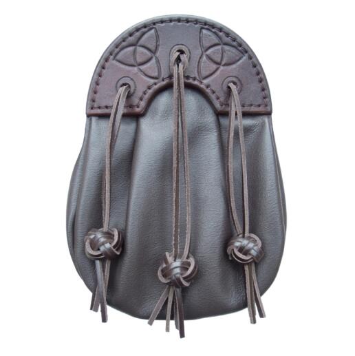 'Bracken' Sporran in brown leather.
Available from pibrochscotland.com