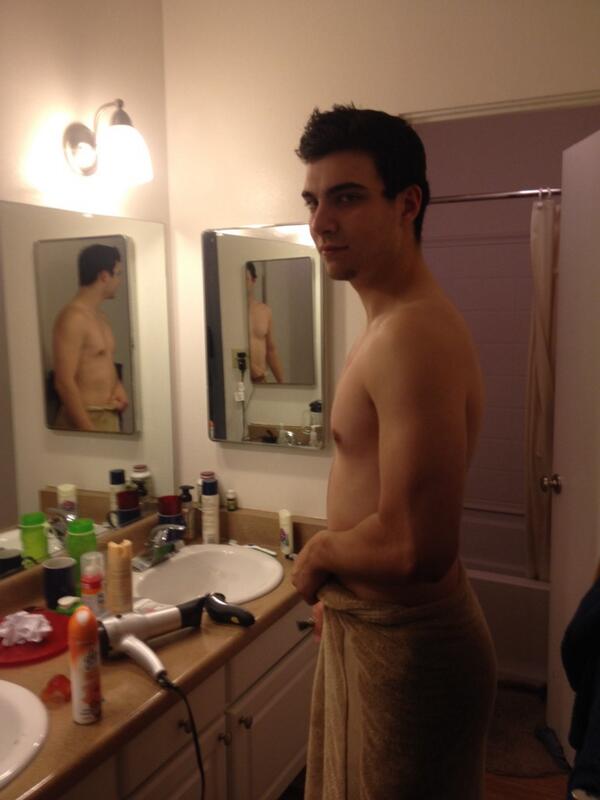 Ian_Kren's tweet photo. "I am Enzo. I blow dry my hair to perfection." @enzcap http://t.co/d7f79mlW7Z