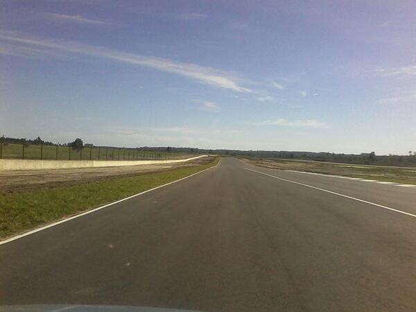 PugnoMercedes_'s tweet image. #AlfombraGris #AutódromoDeConcordia Estas pintando lindooooooo