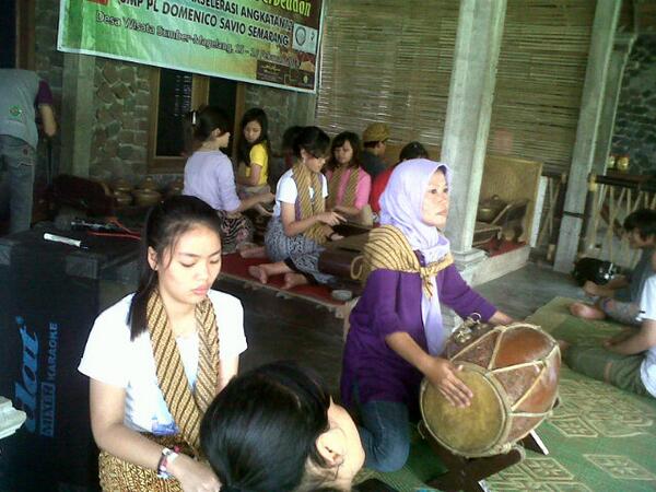 Field trip SMP PL DomSav di Ds. Sumber Magelang, Nice performance guys