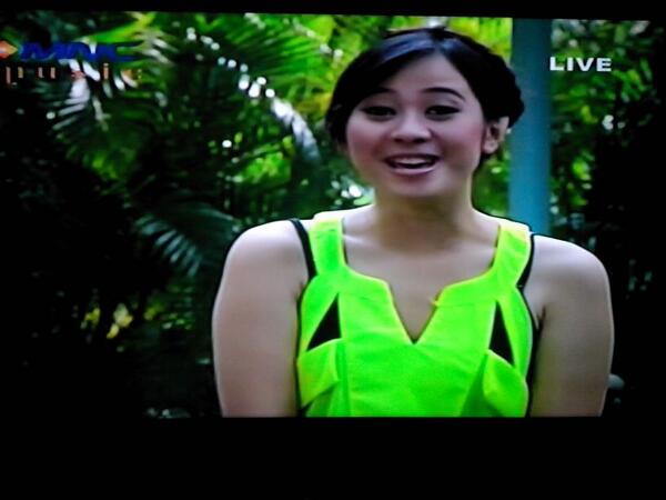 modiwellkarin's tweet photo. Kelihatan gemuk jga ya @aurelvalen #morningcall hheehheee :D http://t.co/eAjPGlQ7vY