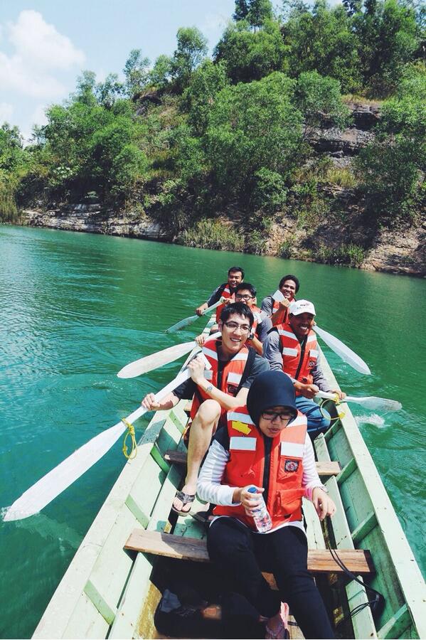 timotiusdenis's tweet photo. Telaga Batu Arang - sebuah danau reklamasi bekas tambang batubara di Sangatta, Kalimantan Timur. @GNFI @NGIndonesia http://t.co/jvgmloi6PM