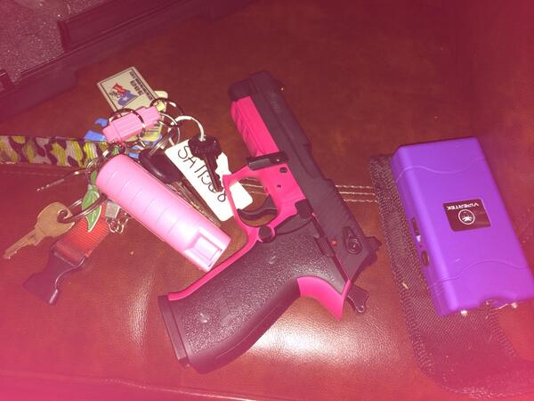 queendrozilla's tweet image. 