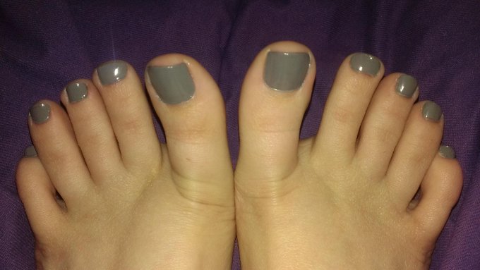 Akara Fang’s pics and videos