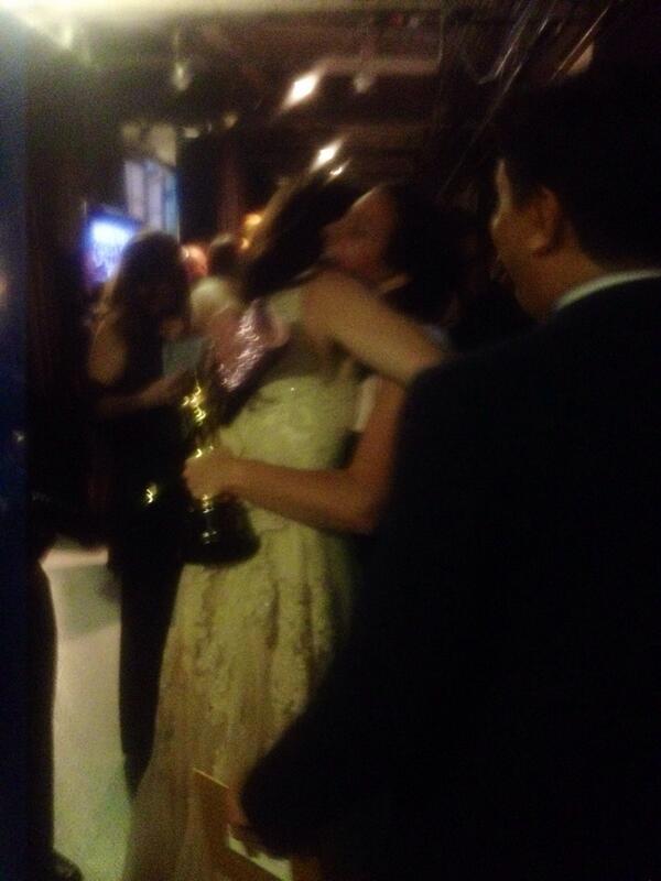 idinamenzel's tweet photo. Congrats to my #Frozen fam! #Oscars http://t.co/081805wB2e