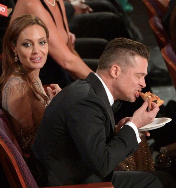 ELLEmagazine's tweet image. The #Oscars pizza party, in pictures: on.elle.com/1bZBUOY