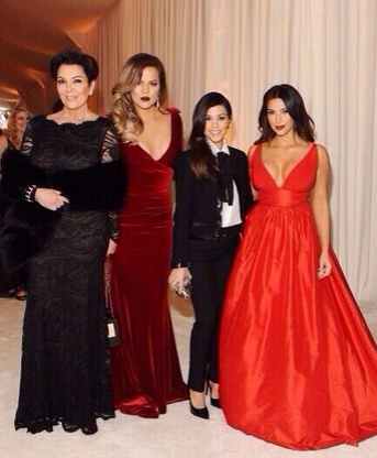 enowbrasil's tweet photo. CORRE PRO E! QUE VAI ROLAR AGORA AO VIVO O #AfterPartyE - as Kardashians estão lá já, belíssimas! http://t.co/NZPlHqW5jb