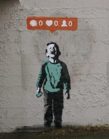 esthersabo's tweet photo. Sortim de la pantalla, coi #Banksy - http://t.co/fhFKD71P3O