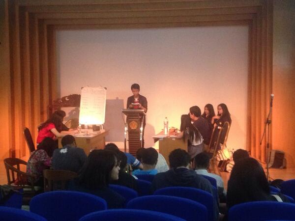 Final round of debate: on the government side we have UNPAR and on the opposition side we have Paramadina Univ.