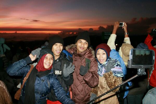Di penanjakan bromo,, walau kedinginan tp ttp eksis selfie, dan <a href="/FunAdventure_/">Trip BROMO everyday</a> mengabadikannya, hahaha