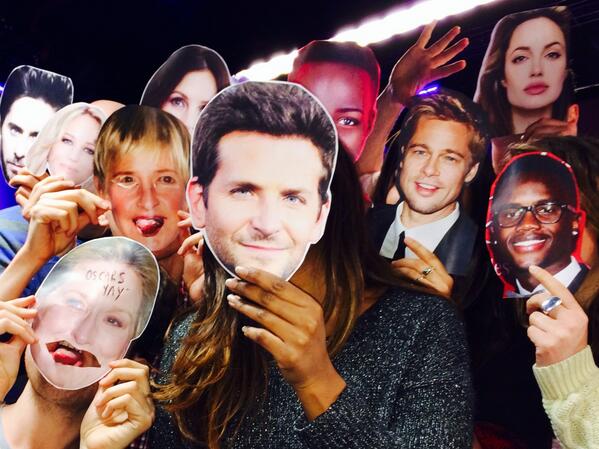 R1Breakfast's tweet image. We wanna beat Ellen's retweet record on our Oscars #selfie - let's go!