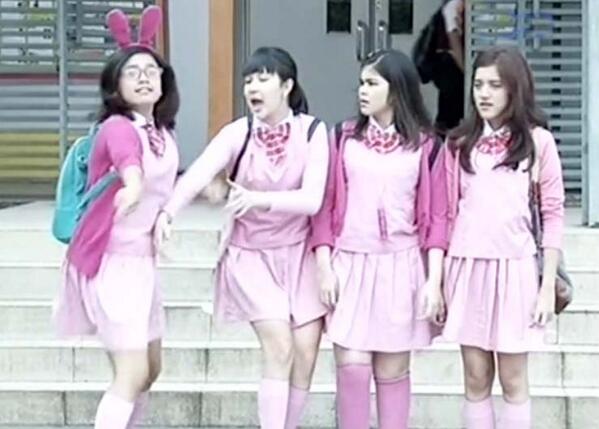 AUDINIZER_Cjr's tweet photo. @audimarissa_ @THEJOHITZCREW RT @MrGetar: Kak Pricill - Kak Via - Kak Ify - Kak Audi DDS115 http://t.co/UHJnpDuxk6