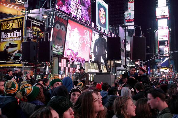 Infinity2pro's tweet image. #AlexClare performing at #timessquare #NYC. Production by #Infinity2pro +TripleSStudios