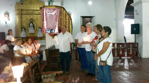 VP_PIRITU's tweet photo. Vigilia en iglesia de piritu solidaridad a @leopoldolopez por parte del alcalde @FabioCanache @liliantintori http://t.co/rpESWhRhzb
