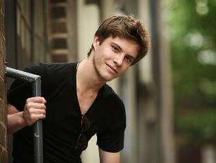 Sam is very. Sam jones 10 часов. Works very. шон пенн я сэм. ксавьер сэмюэл сумерки.