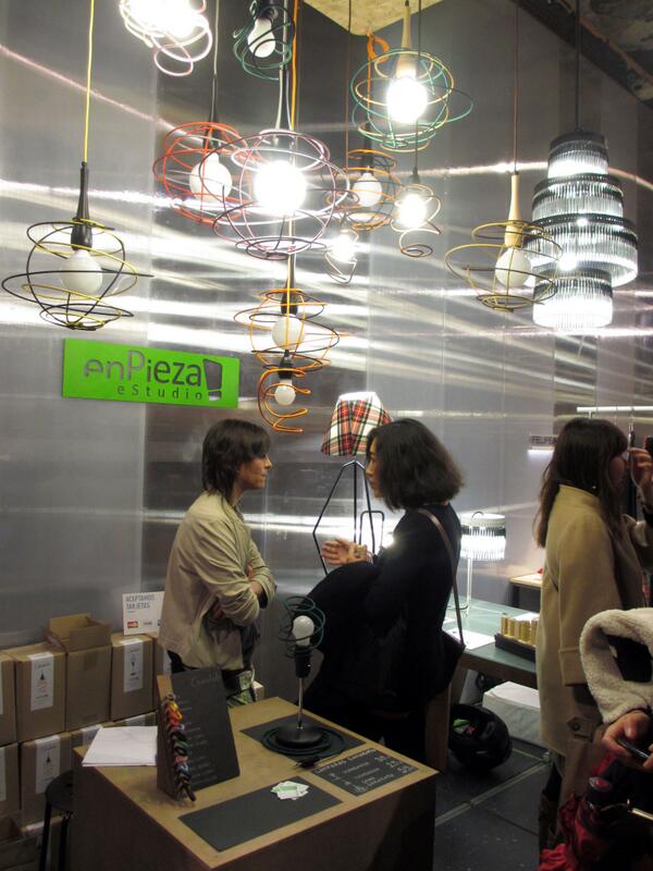 Lna_Alcalde's tweet photo. Curiosas lámparas de @enpieza en el @mercadocdiseno que vuelve el primer finde de abril. @mataderomadrid #diseno http://t.co/6frFnceQcL