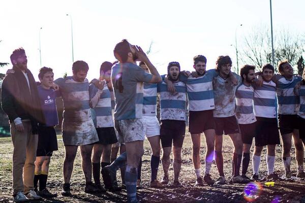 rugbybbaa's tweet photo. Cantando nuestro #imno @RAPHAELartista #migrannoche http://t.co/mI7V0xErCc