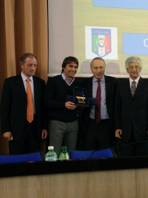 - Mr. Antonio Conte | Former Coach 2011-2014 -  - Page 8 BhzTzM8CMAE7zF3