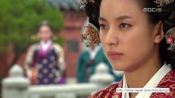 아이리 同伊 淑嬪崔氏 禧嬪張氏 Ar Twitter 覚悟を決めて側室正一品の称号を任命されたトンイこと淑嬪崔氏 それを遠くから見つめる譆嬪張氏 Http T Co 70l6ge5qnl