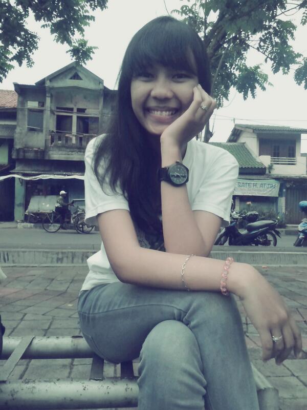 saeful_endaUNGU's tweet photo. Lmunin siapa tuh hehe RT @wiwitPashaholic: :) http://t.co/YwDRGJPUMw