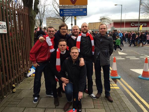 michael_hall6's tweet photo. Wembley way with...@MobyLad @prehab26 @Gaz_Bellamy @johnfrhodes http://t.co/zYwRQL7zHi