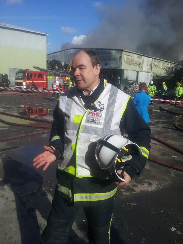 SalfordOnline's tweet photo. Latest: @manchesterfire plan to let #Salford #paperfire burn for days http://t.co/5yb3LRRRuc