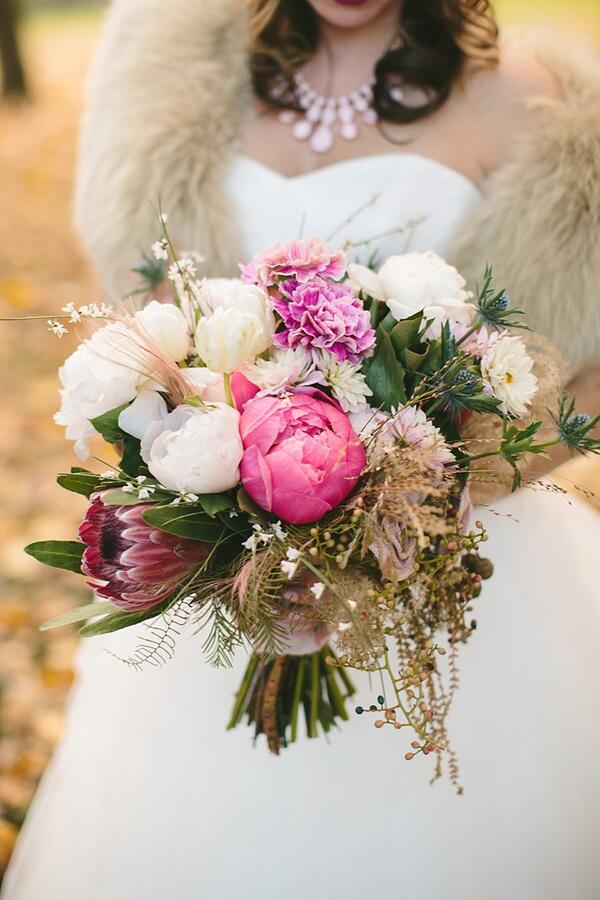 ruffledblog's tweet photo. This wedding from Lauren Fair Photography is jam-packed full of goodness: @c_g_fosterhilt http://t.co/k2y7YeoccK http://t.co/grCBarq53n