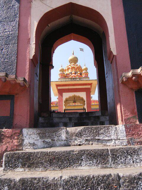 FidelSoftech's tweet photo. プネのParvati Hill。丘の上の寺院なので、上から街の様子が見られます^^博物館もあります♪Fidel本社から一時間くらいのところかなぁ？ http://t.co/wgTVbfUdIw