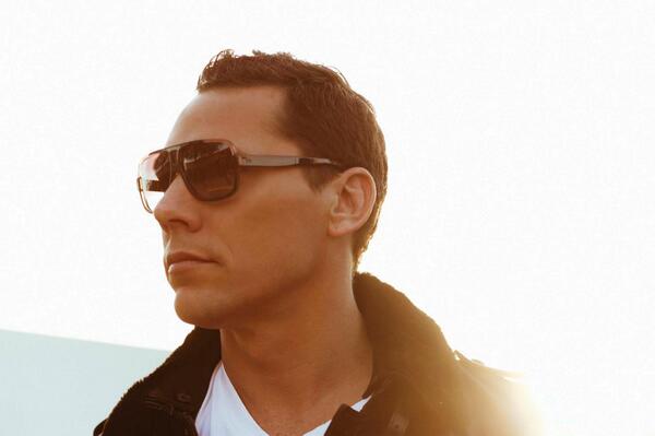 EvaZenitram's tweet photo. I'm In Love With The Dj @tiesto <3 http://t.co/3T6uCWF9mM