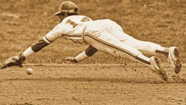 TankShots's tweet photo. Barry Larkin in 1982 at Moeller High School. #Reds http://t.co/q5uoLt1nDf