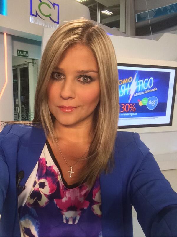 AndreaGuerreroQ's tweet photo. Gracias a @consueloguzman y a #espritcolombia por mi outfit en @NoticiasRCN http://t.co/tPaYYxSufP