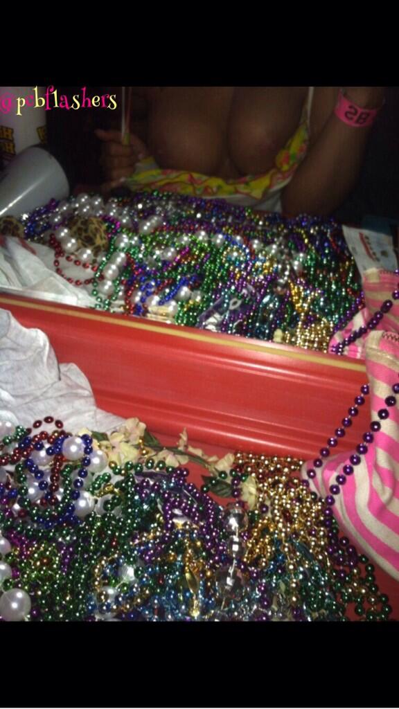 Pcbflashers's tweet photo. Panama may have a bead shortage #pcb2k14 #pcbflashers @pcbmarch @PCB_InnConfess @party_pcb @ThePCB2014 @PCBFessions http://t.co/OZkFNphlle